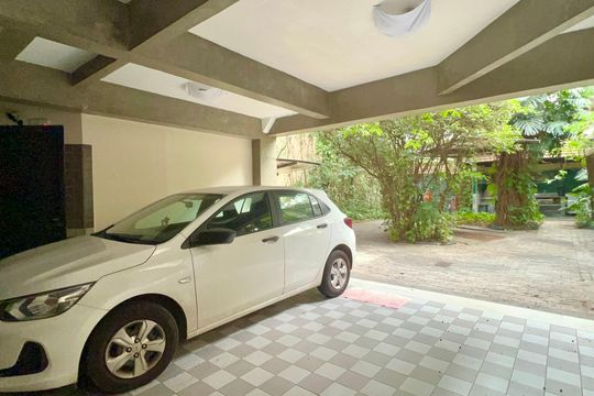 Garagem de casa para alugar com 6 quartos, 575m² em Jardim Paulistano, São Paulo