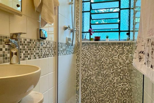 Banheiro da Edícula  de casa para alugar com 6 quartos, 575m² em Jardim Paulistano, São Paulo