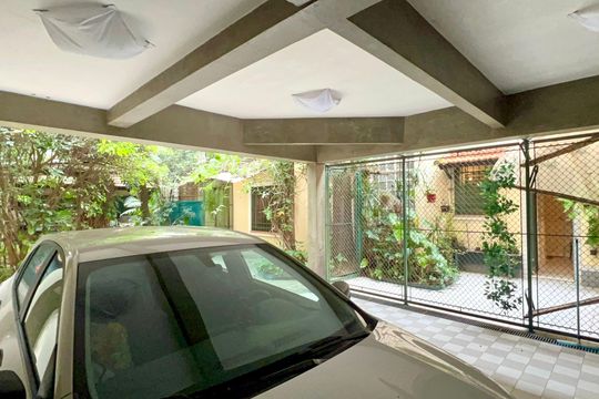 Garagem de casa para alugar com 6 quartos, 575m² em Jardim Paulistano, São Paulo
