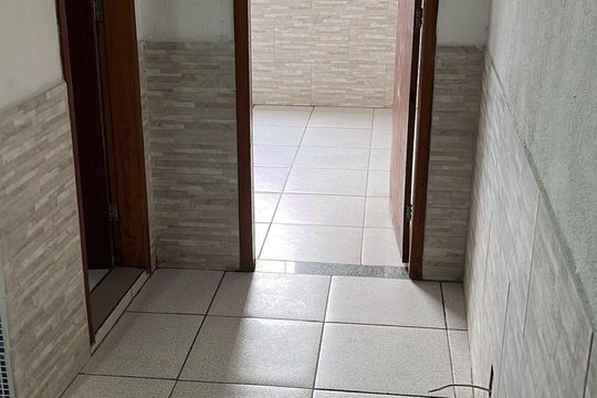 Corredor de apartamento para alugar com 1 quarto, 25m² em Valparaíso, Petrópolis