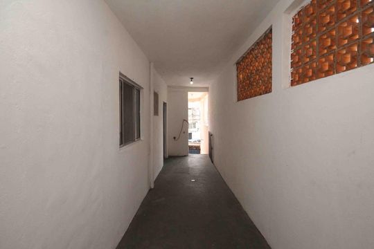Corredor externo de casa para alugar com 2 quartos, 90m² em Jardim da Conquista, São Paulo
