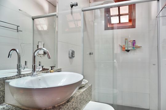 Banheiro da Suíte de casa à venda com 3 quartos, 128m² em Alto Caiçaras, Belo Horizonte