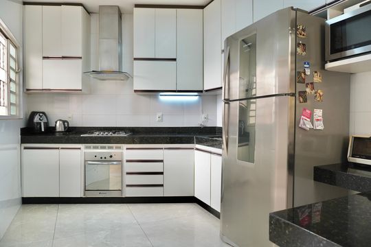 Cozinha  de casa à venda com 3 quartos, 128m² em Alto Caiçaras, Belo Horizonte