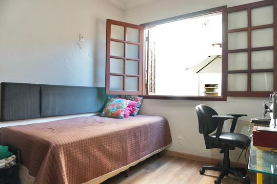 Quarto 1 de casa à venda com 3 quartos, 128m² em Alto Caiçaras, Belo Horizonte