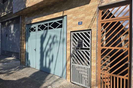 Fachada  de casa para alugar com 2 quartos, 150m² em Cabuçu, Guarulhos