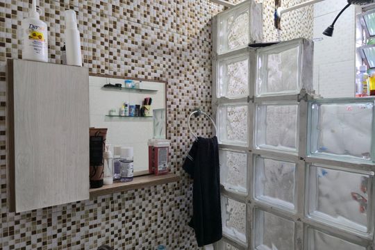 Banheiro da Suíte 1 de casa para alugar com 2 quartos, 150m² em Cabuçu, Guarulhos
