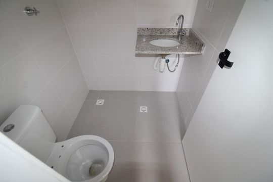 Banheiro de apartamento à venda com 2 quartos, 42m² em Vila Constança, São Paulo