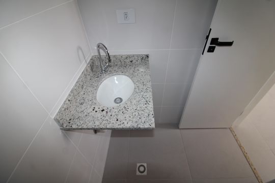 Banheiro de apartamento à venda com 2 quartos, 42m² em Vila Constança, São Paulo