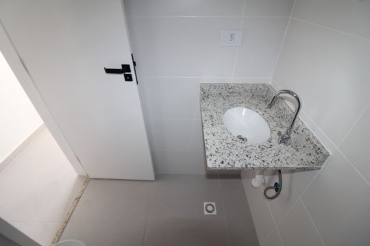 Banheiro de apartamento à venda com 2 quartos, 37m² em Vila Constança, São Paulo