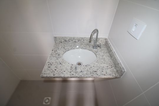 Banheiro de apartamento à venda com 2 quartos, 42m² em Vila Constança, São Paulo