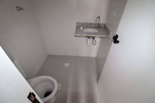 Banheiro de apartamento à venda com 2 quartos, 42m² em Vila Constança, São Paulo