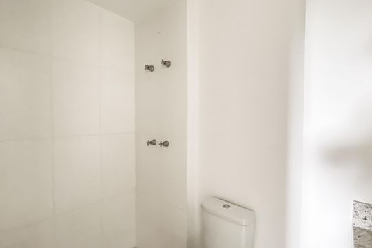 Banheiro  de apartamento à venda com 2 quartos, 46m² em Chácara Tatuapé, São Paulo
