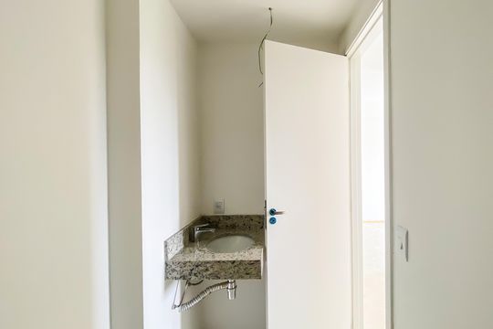 Banheiro  de apartamento à venda com 2 quartos, 46m² em Chácara Tatuapé, São Paulo