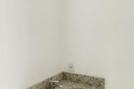 Banheiro  de apartamento à venda com 2 quartos, 46m² em Chácara Tatuapé, São Paulo