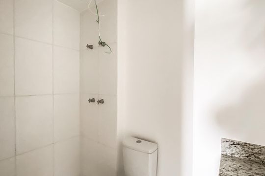 Banheiro  de apartamento à venda com 2 quartos, 46m² em Chácara Tatuapé, São Paulo