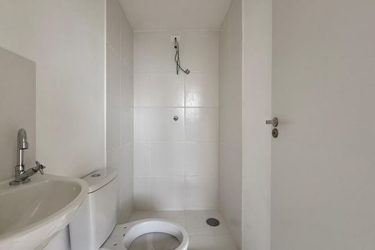 Banheiro  de kitnet/studio à venda com 1 quarto, 16m² em Santo Amaro, São Paulo