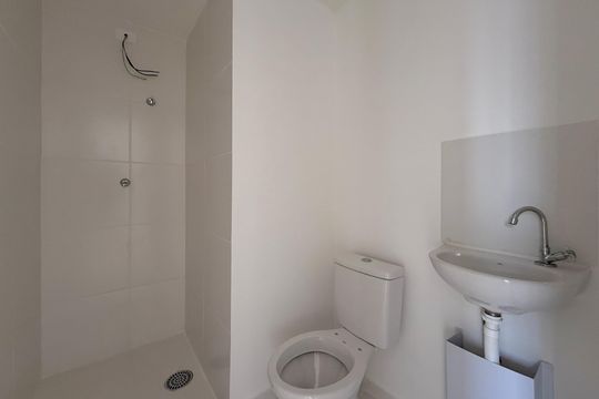 Banheiro  de apartamento à venda com 2 quartos, 26m² em Santo Amaro, São Paulo