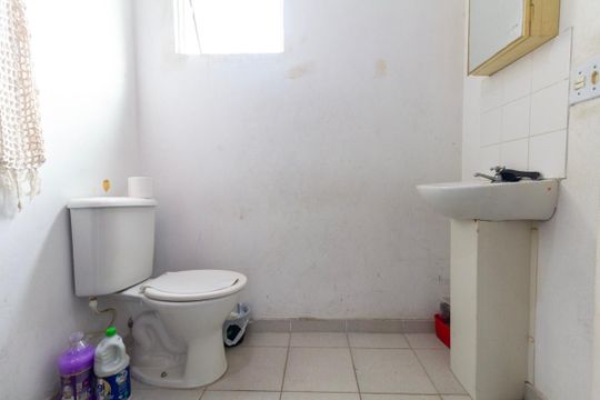 Banheiro de apartamento para alugar com 2 quartos, 42m² em Jardim Maringa, São Paulo