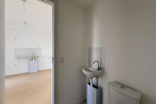 Banheiro  de apartamento à venda com 2 quartos, 28m² em Santo Amaro, São Paulo