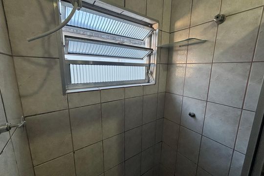 Banheiro de casa à venda com 2 quartos, 70m² em Vila Paranagua, São Paulo