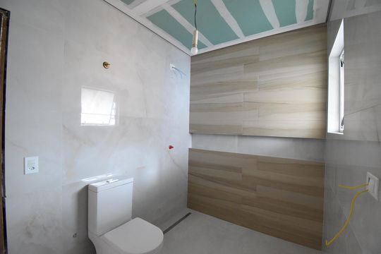 Banheiro da Suíte de apartamento para alugar com 4 quartos, 130m² em Centro, Curitiba