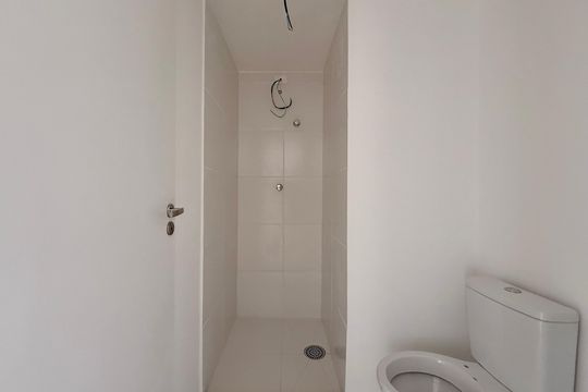 Banheiro  de apartamento à venda com 2 quartos, 28m² em Santo Amaro, São Paulo