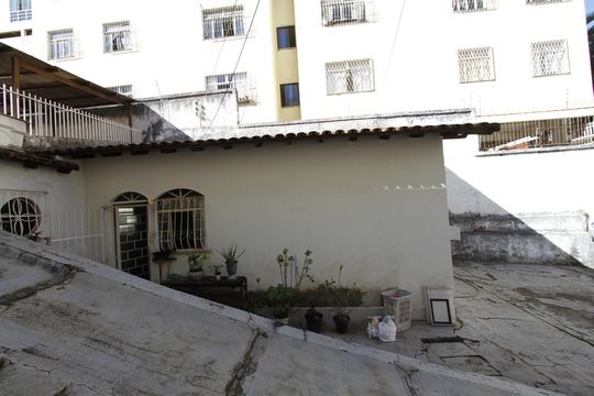 Garagem de casa à venda com 3 quartos, 399m² em Nova Suíça, Belo Horizonte