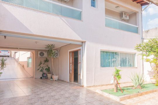 Fachada de casa à venda com 3 quartos, 600m² em Jardim Cristina, Campinas