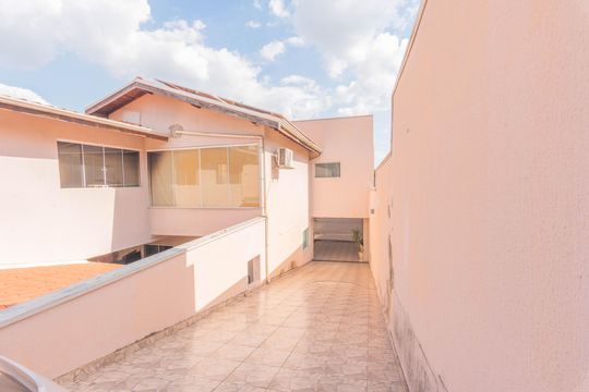Quintal de casa à venda com 3 quartos, 600m² em Jardim Cristina, Campinas