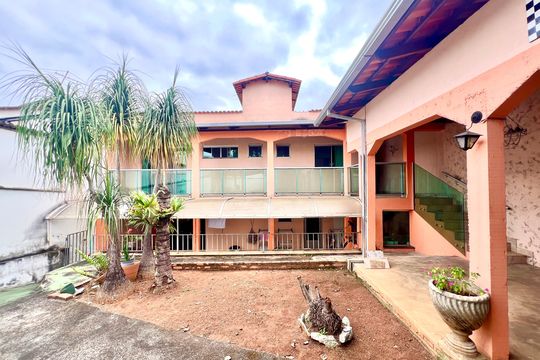 Casa à venda com 5 quartos, 400m² em Rio Branco, Belo Horizonte