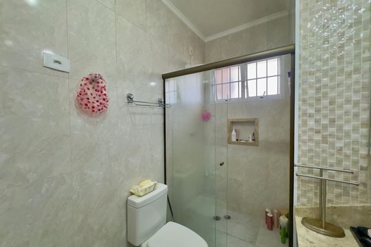 Banheiro 1 de casa à venda com 3 quartos, 133m² em Vila Zanardi, Guarulhos