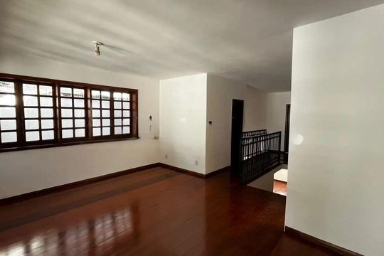Sala de casa para alugar com 3 quartos, 302m² em Santa Lúcia, Belo Horizonte