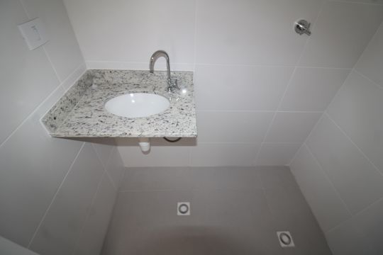 Banheiro de apartamento à venda com 2 quartos, 40m² em Vila Constança, São Paulo