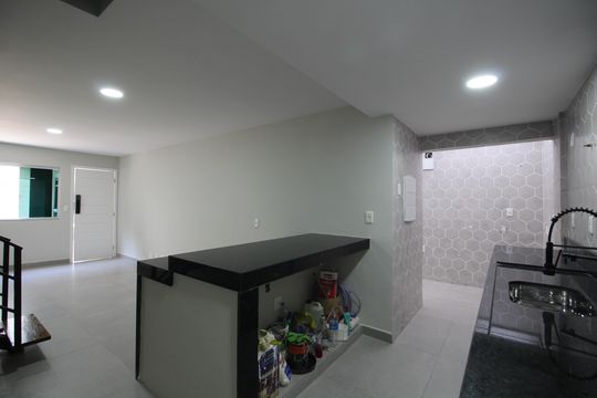 Cozinha de casa de condomínio à venda com 4 quartos, 150m² em Taquara, Rio de Janeiro
