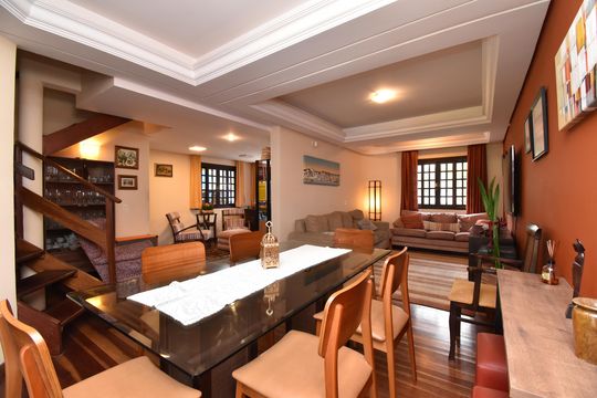 Casa à venda com 5 quartos, 330m² em Vista Alegre, Curitiba