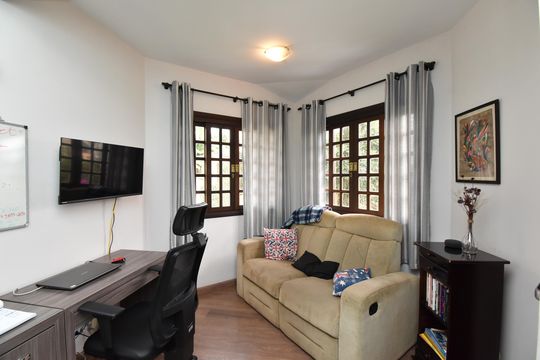 Escritório da Suíte de casa à venda com 5 quartos, 330m² em Vista Alegre, Curitiba