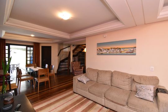 Sala de casa à venda com 5 quartos, 330m² em Vista Alegre, Curitiba