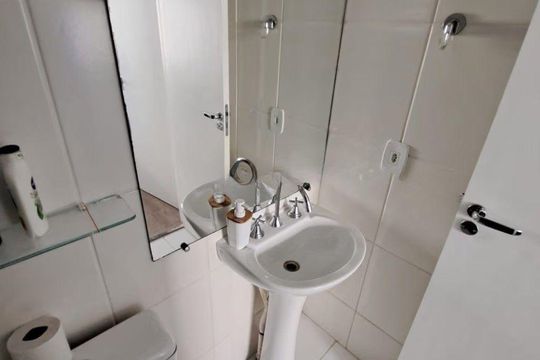 Banheiro 2 de apartamento à venda com 3 quartos, 63m² em São Sebastião, Porto Alegre