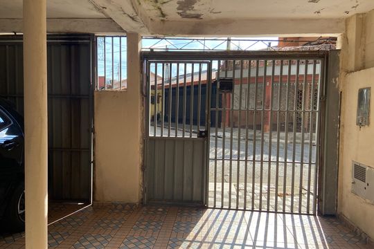 Garagem de casa à venda com 3 quartos, 96m² em Bonfim, Osasco