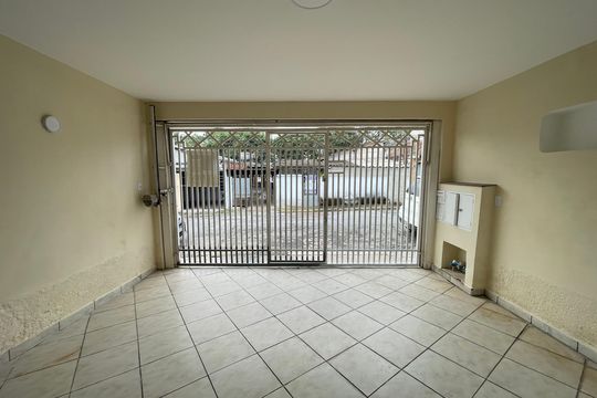 Garagem de casa à venda com 3 quartos, 121m² em Jardim Sao Jorge (raposo Tavares), São Paulo