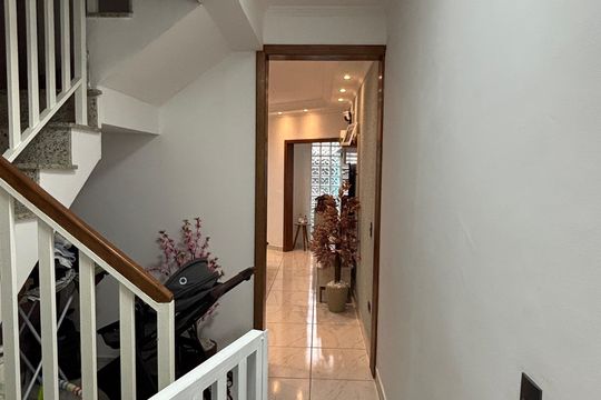 Escada de casa à venda com 3 quartos, 247m² em Parque Gerassi, Santo André
