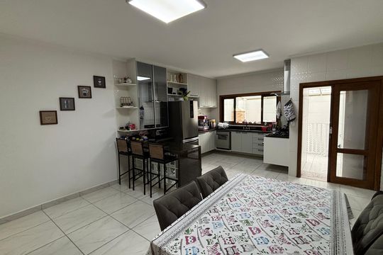 Cozinha de casa à venda com 3 quartos, 247m² em Parque Gerassi, Santo André