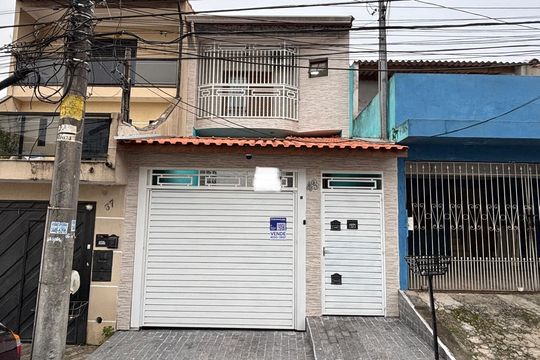 Fachada de casa à venda com 3 quartos, 247m² em Parque Gerassi, Santo André