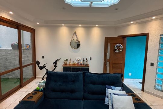 Sala de casa à venda com 3 quartos, 247m² em Parque Gerassi, Santo André