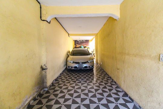Garagem de casa à venda com 6 quartos, 240m² em Jardim São Paulo, São Paulo