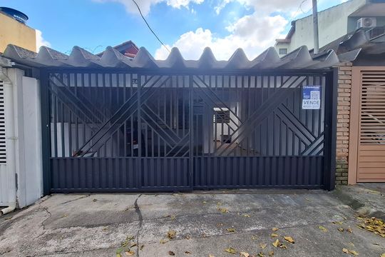 Fachada de casa à venda com 2 quartos, 80m² em Vila Vitória, Santo André