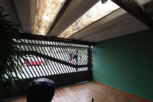 Garagem de casa à venda com 2 quartos, 107m² em Vila Scarpelli, Santo André