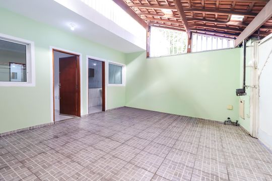 Garagem de casa à venda com 2 quartos, 80m² em Vila Santa Cruz (zona Leste), São Paulo