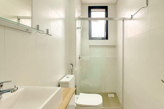 Banheiro da Suíte de apartamento para alugar com 2 quartos, 75m² em Ingleses do Rio Vermelho, Florianópolis