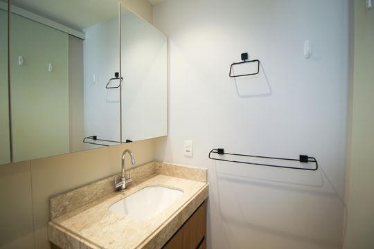 Banheiro da Suíte  de apartamento para alugar com 1 quarto, 52m² em Vila Olímpia, São Paulo